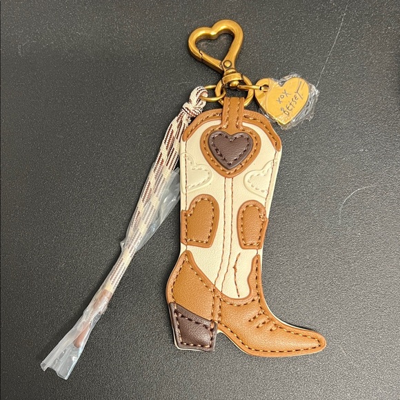 Betsey Johnson | Leopard Tote w/ Bag Charm & Crossbody Strap - Picture 6 of 16